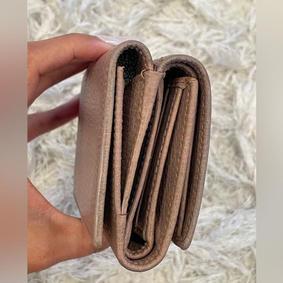 SOLD!!!! 💯 Gucci Trifold Wallet - Picture 3 of 8